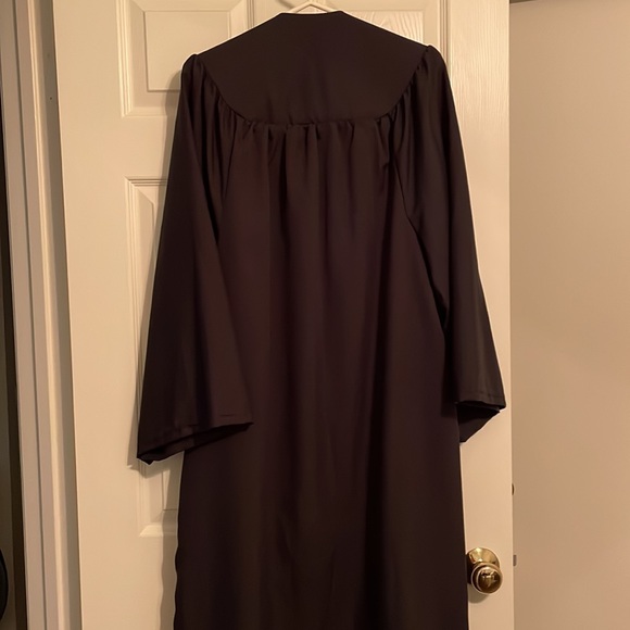Black graduation gown - Picture 2 of 2